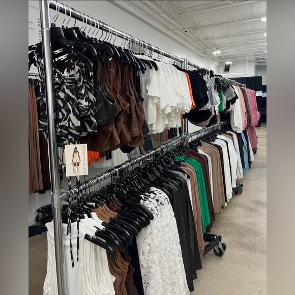 UNLISTED INVENTORY LIVE SHOW - Picture 4 of 17